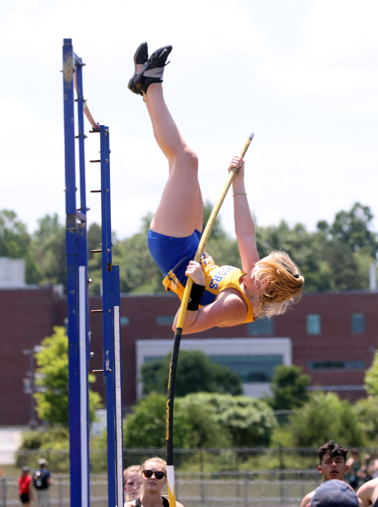 060821-cdp-sports-track663.JPG